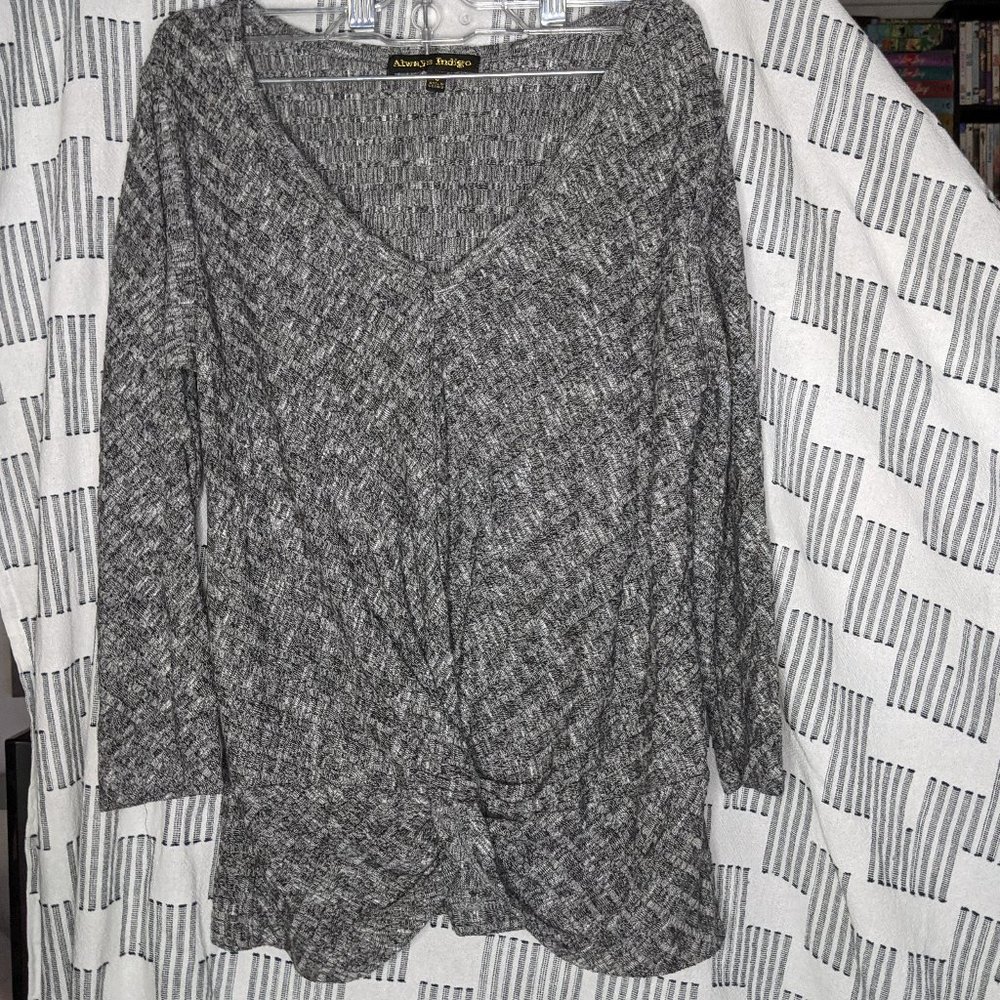 Black and white twisted hem v-neck sweater Small Gently Used